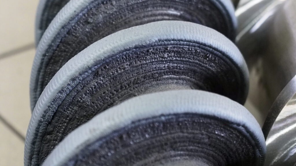 Regeneracja układów plastyfikujących – niższe koszty, krótsze przestoje i dłuższa żywotność maszyn